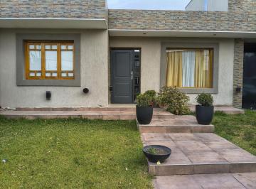Casa · 200m² · 5 Ambientes · 2 Cocheras · Casa en Venta - Barrio Rincon de Mitre