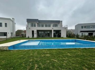 Casa · 280m² · 5 Ambientes · 1 Cochera · Casa Chalet en Venta en El Cantón, Escobar, G. B. a. Zona Norte