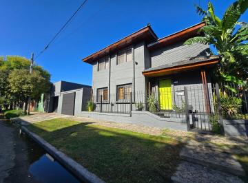 Casa · 135m² · 5 Ambientes · 2 Cocheras · Casa 5 Ambientes - Apta Crédito - Villa Adelina - Venta