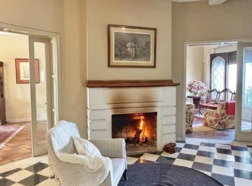 Casa · 357m² · 10 Ambientes · 2 Cocheras · Casa en Zona Centro