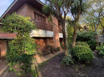 Casa · 190m² · 4 Ambientes · 3 Cocheras · Casa en Bosque Alegre