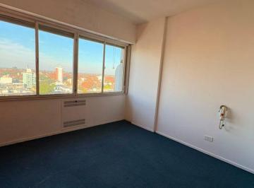 Oficina comercial de 4 ambientes, Lomas de Zamora · Oficina Comercial 65 m² Al Frente - 4 Ambientes en Av Meeks 15, Lomas Centro