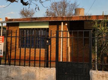 Casa · 70m² · 3 Ambientes · 1 Cochera · Venta de Casa en Barrio Rosedal Anexo