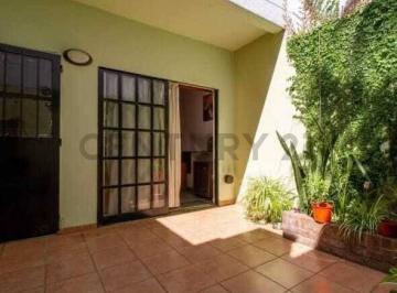 PH · 84m² · 3 Ambientes · 1 Cochera · PH en Triplex de 3 Ambientes con Cochera, Patio y Parrilla | Apto Crédito | Santos Lugares