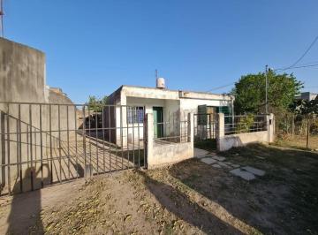 Casa · 25m² · 5 Ambientes · Venta Casa Mas Departamento en Malvinas Argentina. Cordoba