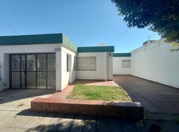 Casa · 4 Ambientes · Venta de Casa en Poeta Lugones Cordoba.