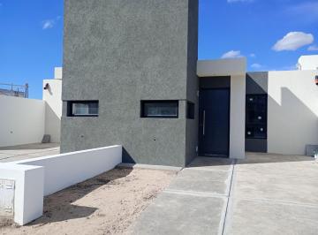 Casa · 66m² · 3 Ambientes · 1 Cochera · Casa en Docta