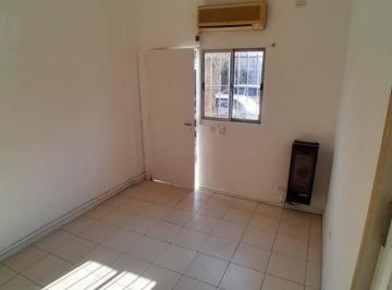 PH · 25m² · 2 Ambientes · PH 2 Amb. Al Fte. Pb Castelar Alquila