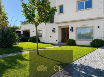 Casa · 233m² · 5 Ambientes · 7 Cocheras · Mgm. Venta Increible Casa B Haras Santa Maria - Escobar