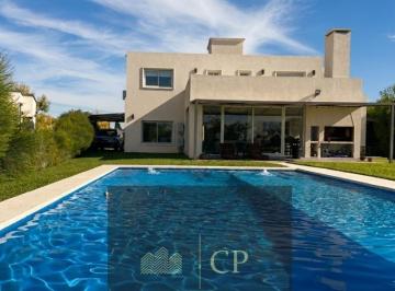 Casa · 233m² · 5 Ambientes · 7 Cocheras · Mgm. Exclusiva Casa Venta Haras Santa María / Lote de 900 m²