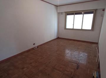 Departamento · 65m² · 3 Ambientes · 3 Ambientes en Alquiler a Una Cuadra de Parque Rivadavia
