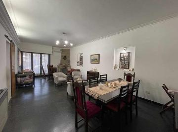 Casa · 150m² · 4 Ambientes · 1 Cochera · Chalet 4 Amb C/fondo 5c/estac Vende Castelar