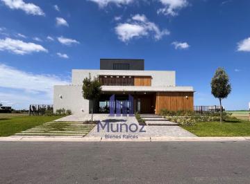 Casa · 336m² · 7 Ambientes · 4 Cocheras · Casa en Venta a Estrenar a La Laguna en Barrio Los Puentes, Nordelta