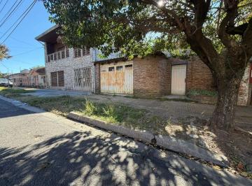Casa · 116m² · 3 Ambientes · 2 Cocheras · Casa a Refaccionar o Taller/deposito. en Venta. Castelar Sur