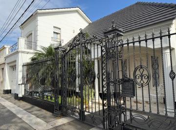 Casa de 5 ambientes, Esperanza · Impecable Casa en Venta de Tres Dorm. en El Centro de Esperanza, Santa Fe