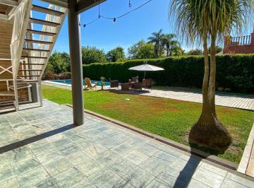 Casa · 445m² · 6 Ambientes · 2 Cocheras · Casa de 6 Amb. C/vista Al Golf en Abril Club de Campo