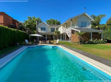 Casa · 445m² · 6 Ambientes · 2 Cocheras · Casa de 6 Amb. C/vista Al Golf en Abril Club de Campo