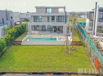Casa · 440m² · 7 Ambientes · 6 Cocheras · Casa en Venta Barrio Muelles Escobar