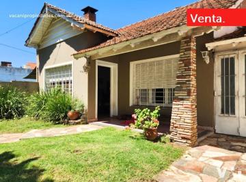 Casa · 172m² · 4 Ambientes · 2 Cocheras · Imperdible Chalet en Una Planta con Patio y Cochera Doble – Beccar