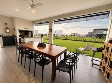 Casa · 165m² · 5 Ambientes · 4 Cocheras · Casa en Venta en Una Planta en B. El Naudir, Escobar.