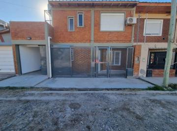 Casa de 5 ambientes, Neuquén · Duplex en Alquiler