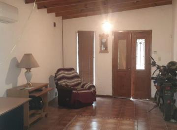 Casa · 82m² · 3 Ambientes · 1 Cochera · Venta Casa 3 Ambientes Paso del Rey Pileta Quincho