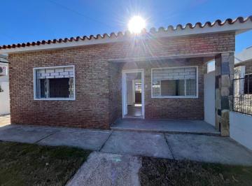Casa · 137m² · 3 Ambientes · 1 Cochera · Alquiler Casa 2 Dorm. con Cochera en Pando