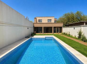 Casa · 120m² · 4 Ambientes · 2 Cocheras · Casa Remodelada con Pileta y Galería, 3 Hab, San Miguel.