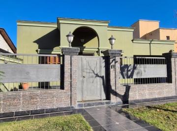 Casa de 5 ambientes, Vistalba · Venta Casa de Categoria, Zona Inmejorable Vistalba