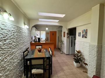 Casa de 7 ambientes, Capilla del Rosario · Casa con Departamento Interno