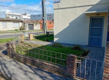 Casa · 90m² · 4 Ambientes · 1 Cochera · Venta - Casa en Antartida Argentina Esq. Moreno - Usd80.000