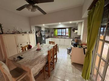 Cocina comedor · Venta - Amplia Casa 4 Amb. con Pileta, Parrilla y Quincho - Usd 150.000
