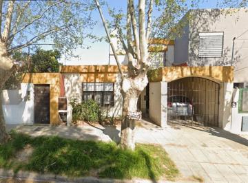 Casa · 250m² · 4 Ambientes · 1 Cochera · Venta - Casa con Departamento Sobre Lote de 250 m² - a Refaccionar