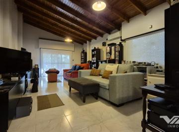 Casa · 174m² · 4 Ambientes · 1 Cochera · En Venta Casa 4 Amb. con Garaje, Patio y Terraza. Florida