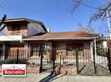 Casa de 5 ambientes, Almirante Brown · Chalet Residencial en Excelente Estado