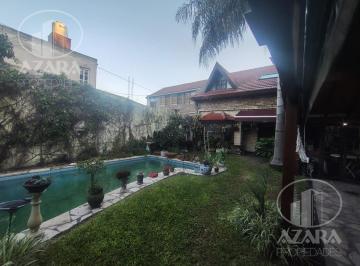 Casa · 253m² · 4 Ambientes · 2 Cocheras · Casa 4 Ambientes Sobre Lote de 10 X 30 con Psiscina en Venta