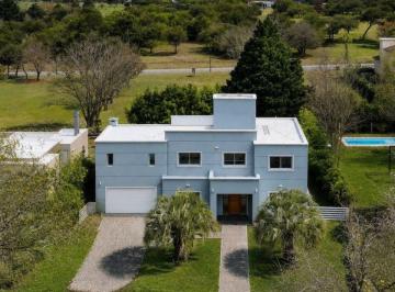 Casa de 8 ambientes, Malagueño · Casa de Categoría en Venta 3 Dorm. y Pileta Climatizada en Barrio Valle del Golf - Malagueño