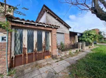 Casa · 115m² · 4 Ambientes · 1 Cochera · Casa en Venta a Refaccionar