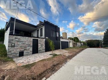 Casa · 200m² · 5 Ambientes · 2 Cocheras · Casa - Parana