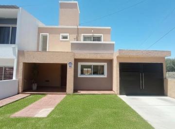 Casa · 500m² · 3 Ambientes · 2 Cocheras · Casa en San Nicolás