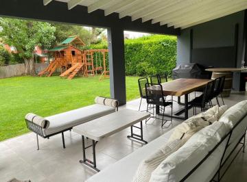 Casa · 352m² · 4 Dormitorios · 2 Cocheras · Casa en Alquiler Anual en Santa Barbara