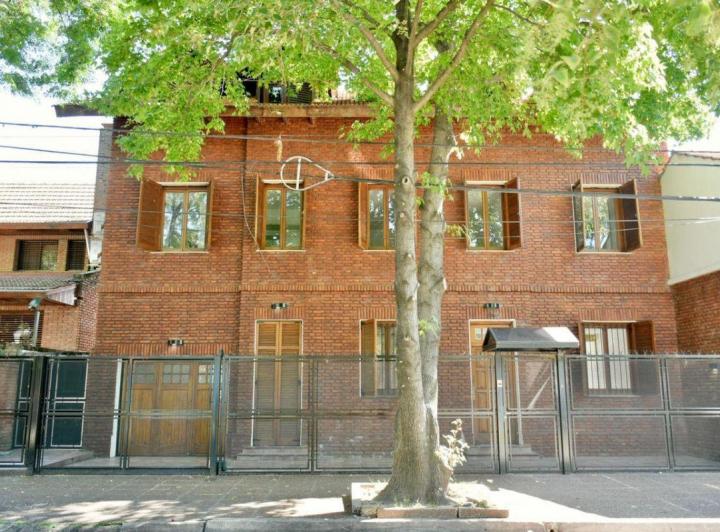 Casa · 300m² · 6 Ambientes · 1 Cochera