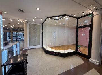Local comercial · 35m² · 2 Ambientes · Local Sobre Ingreso 35 m² | 8 m Vidriera | Palace Garden