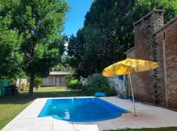 Casa · 75m² · 3 Ambientes · 2 Cocheras · Casa con Pileta y Quincho en Ibarlucea