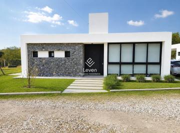 Casa · 200m² · 6 Ambientes · 3 Cocheras · Venta de Casa 3 Dorm en Housing Frente Al Country Manantiales