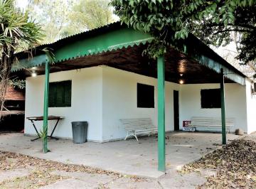 Quinta vacacional · 70m² · 2 Dormitorios · Se Vende Casa Quinta con Pileta en Reconquista