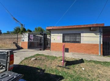 Casa · 253m² · 4 Ambientes · 2 Cocheras · Venta Multifamiliar 3 Unidades 318 m²