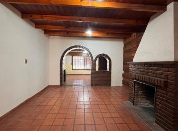 Casa · 140m² · 4 Ambientes · 2 Cocheras · Casa 4 Ambientes Venta Burzaco con Quincho, Garaje