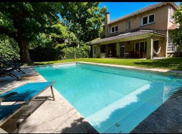Casa · 343m² · 9 Ambientes · 2 Cocheras · Casa en Venta en El Casco Histórico de San Isidro Calle Leandro N. Alem Al 600 en San Isidro.