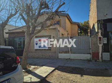 Casa · 77m² · 4 Ambientes · Venta - Casa con Potencial Comercial - Centenario